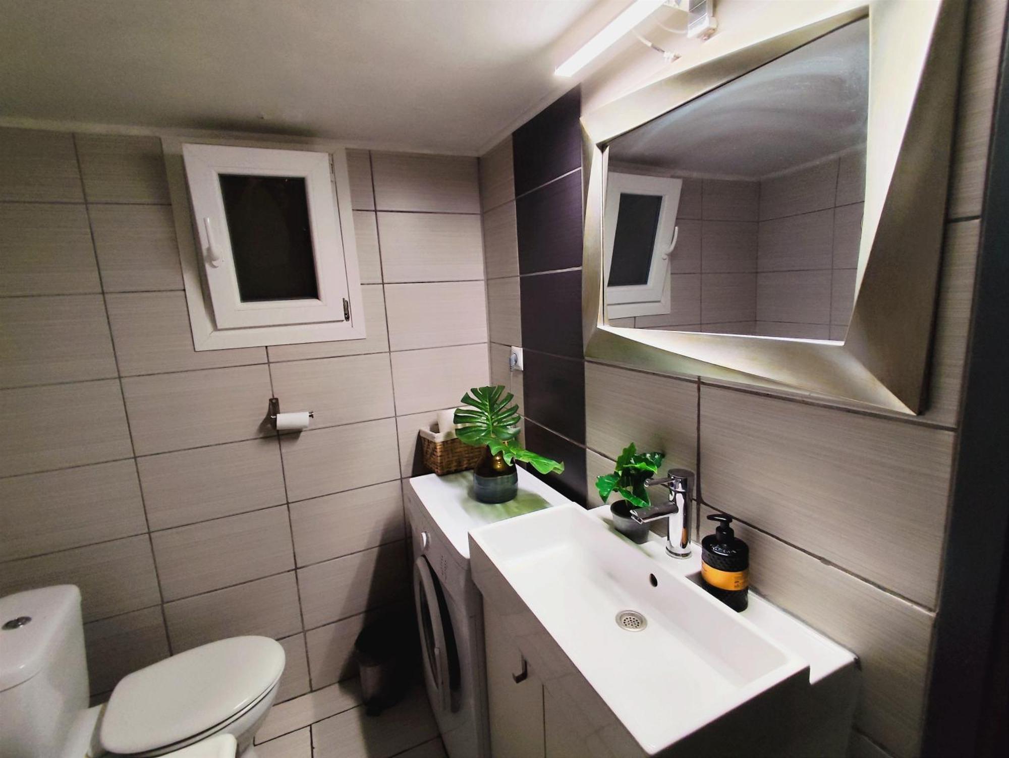 Comfortable Modern Entire House Near The Center Of Athens-blue Serenity Apartment Athens